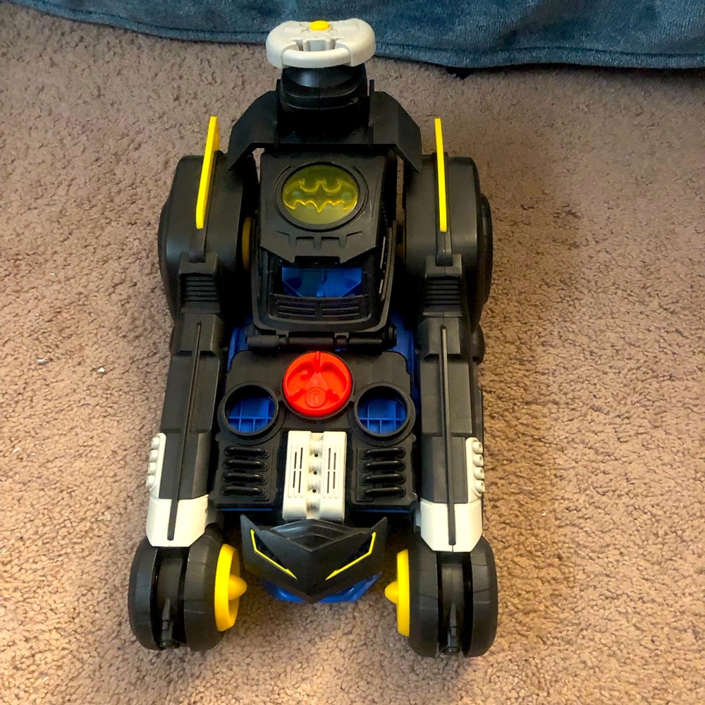 Remote control bay no like opens and you can have Batman’s friends ride too